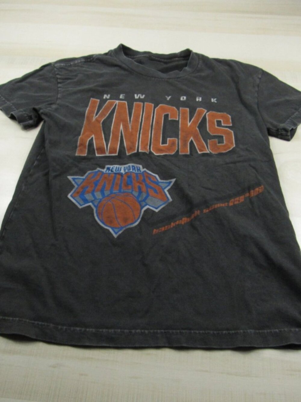 New York Knicks Shirt Mens Small Gray Abercrombie NBA Relaxed Tee Cotton